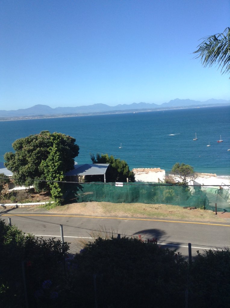 "Niks wat 'n tydjie by die see nie kan genees.."- <a href="/DieHeuwels/">Die Heuwels Fantasties</a>