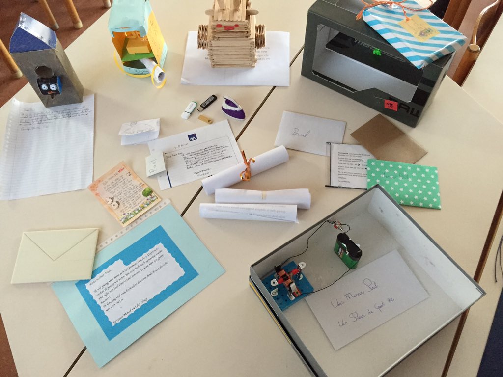 BSdeHasselbraam's tweet photo. Sollicitatiebrieven en werkjes lezen en bekijken voor deelname aan @3Dkanjers Geweldige creatieve inzendingen! https://t.co/mo0H6KrEbh