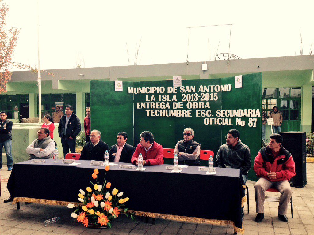 urieltorresalda's tweet photo. Inauguramos otra techumbre en la secundaria Andrés Molina Enríquez @sanantoniolais @eruviel_avila @ContrerasNieto_ https://t.co/M8DCLLnvUo