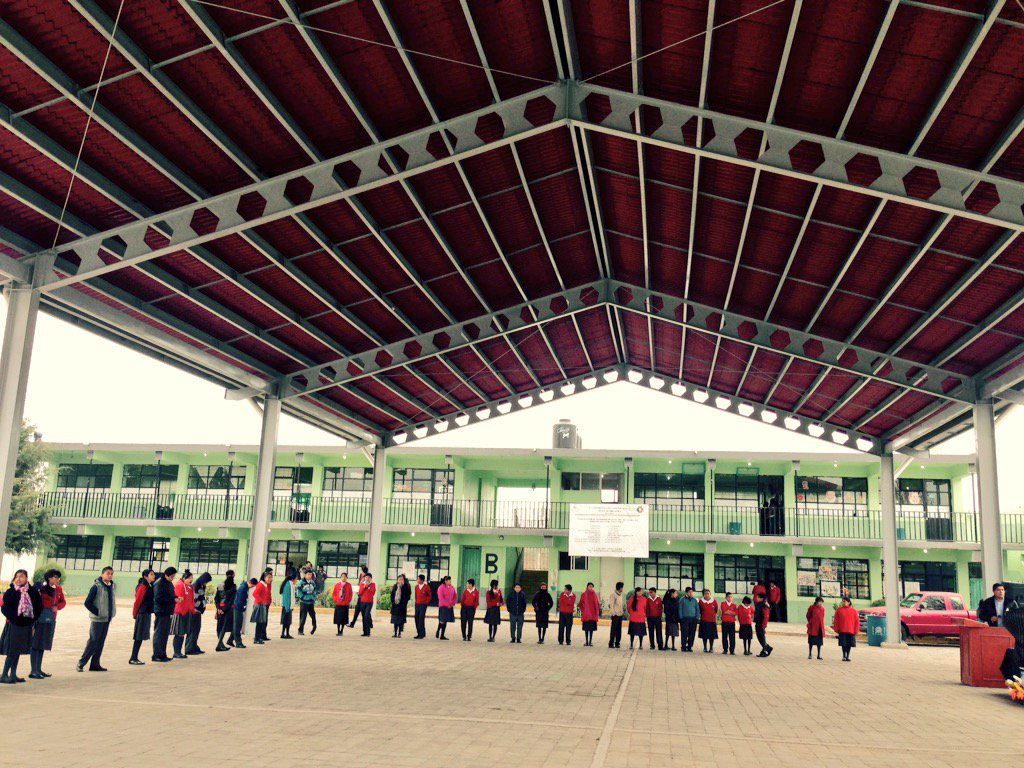 urieltorresalda's tweet photo. Inauguramos otra techumbre en la secundaria Andrés Molina Enríquez @sanantoniolais @eruviel_avila @ContrerasNieto_ https://t.co/M8DCLLnvUo