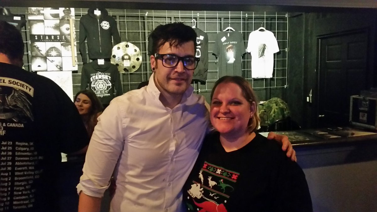 MJ8403's tweet photo. @starsetonline #avantisnutcracker #1057thex #starset https://t.co/vEovPkDmm7