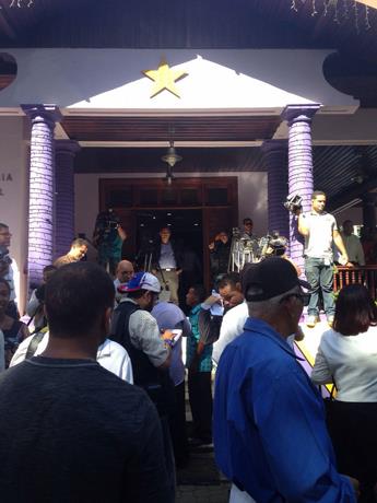 ListinDiario's tweet photo. Se retrasa emisión primer boletín primarias #PLD; reclaman Leonel acuda Casa Nacional. https://t.co/uEcu2pEY1I https://t.co/Nz14BRGQfE