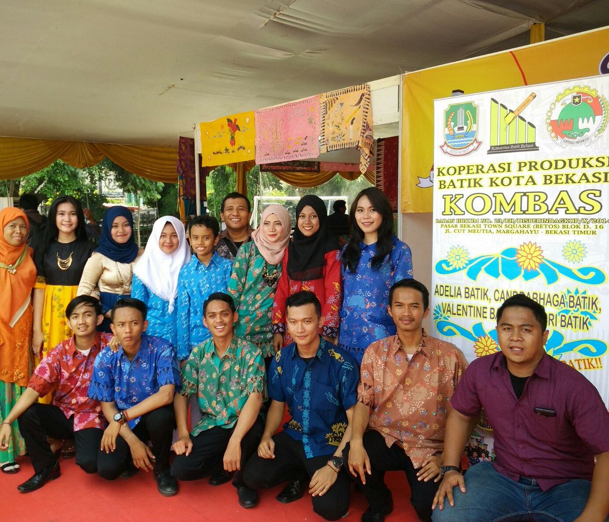 koperasikombas's tweet photo. Fashion Show Batik Kota Bekasi on Stage #KOMBAS
Pameran Budaya Kota Bekasi 2015 at Alun-alun Kota Bekasi https://t.co/JvKYT9hgPB