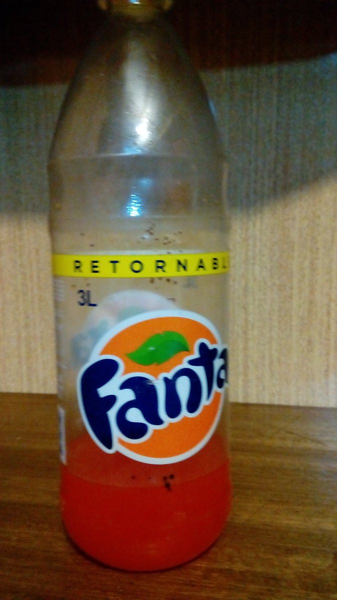 mdelzosoliz's tweet photo. @CocaCola_CL @SERNAC @SeremiSalud3 bebida fanta comprada en almacen y en su interior hongos https://t.co/zGSzkc2Xgy