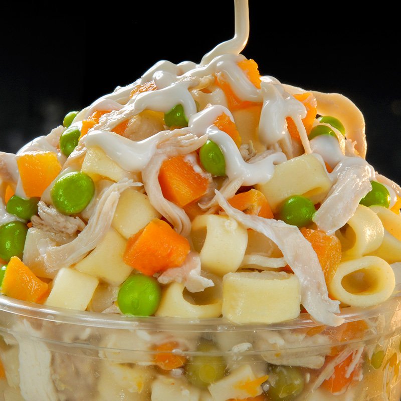 PolloSabrosoVE's tweet photo. Nos gusta tanto el #Pollo que hasta en la ensalada te lo ponemos #PasalaSabrsoso ensalada de #PastaConPollo https://t.co/6zqhkKwivn