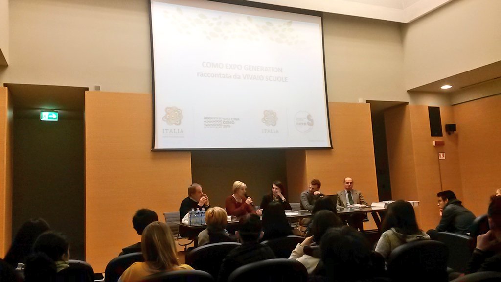 COMO2015's tweet image. Como #Expo Generation raccontata da @vivaioscuole @galeazzop ora in CCIAA Como