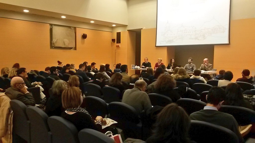 COMO2015's tweet image. Como #Expo Generation raccontata da @vivaioscuole @galeazzop ora in CCIAA Como