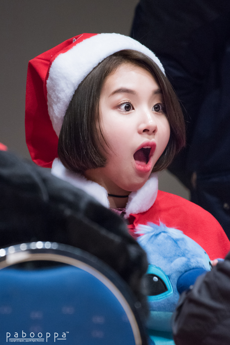pabo_oppa's tweet photo. 151213 TWICE 트와이스 사인회 채영
#twice #트와이스 #chaeyoung #채영 https://t.co/UNalBM8K85