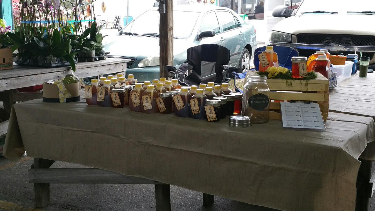 MissBeesHoney's tweet photo. @ Webster's Westside Market. Stop by to sign up for free drawing of 1lb jar of honey! #farmersmarket #websterfl https://t.co/DnvP5ZFMZj