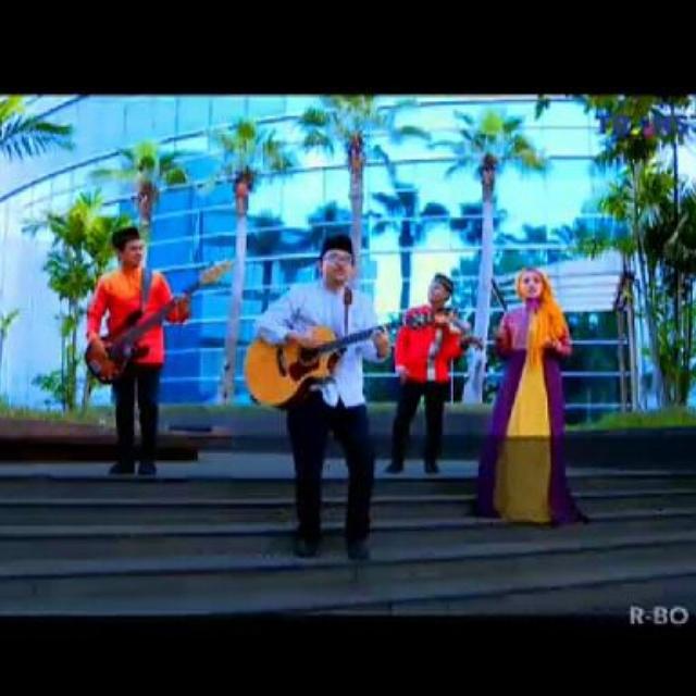 rismawanda999's tweet photo. Video clip breng @DaudSakty @BassCepi @fridalegian akn tyg lgi di @islamitu_indah sbuh nti tgl 15,desmbr jm 5.00 pgi https://t.co/q9gYkAVm4i