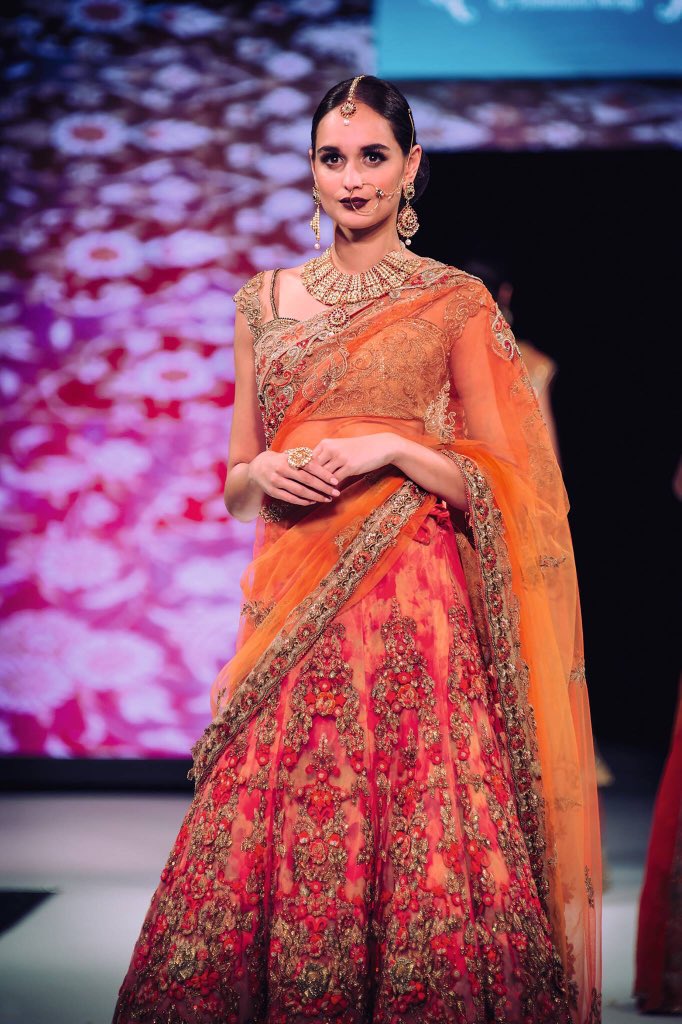 AsianaTV's tweet photo. #ABS2015: Enchanting and elegant weddingwear with the wow factor designed by A'list favourite @SolteeUK https://t.co/zeaFkd5l79