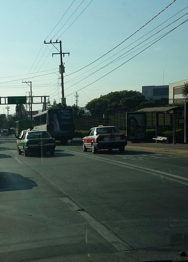arcapi21's tweet image. Choque por alcance en Lázaro Cárdenas con dirección a Veracruz, frente al Congreso #Xalapa @VialidadXalapa