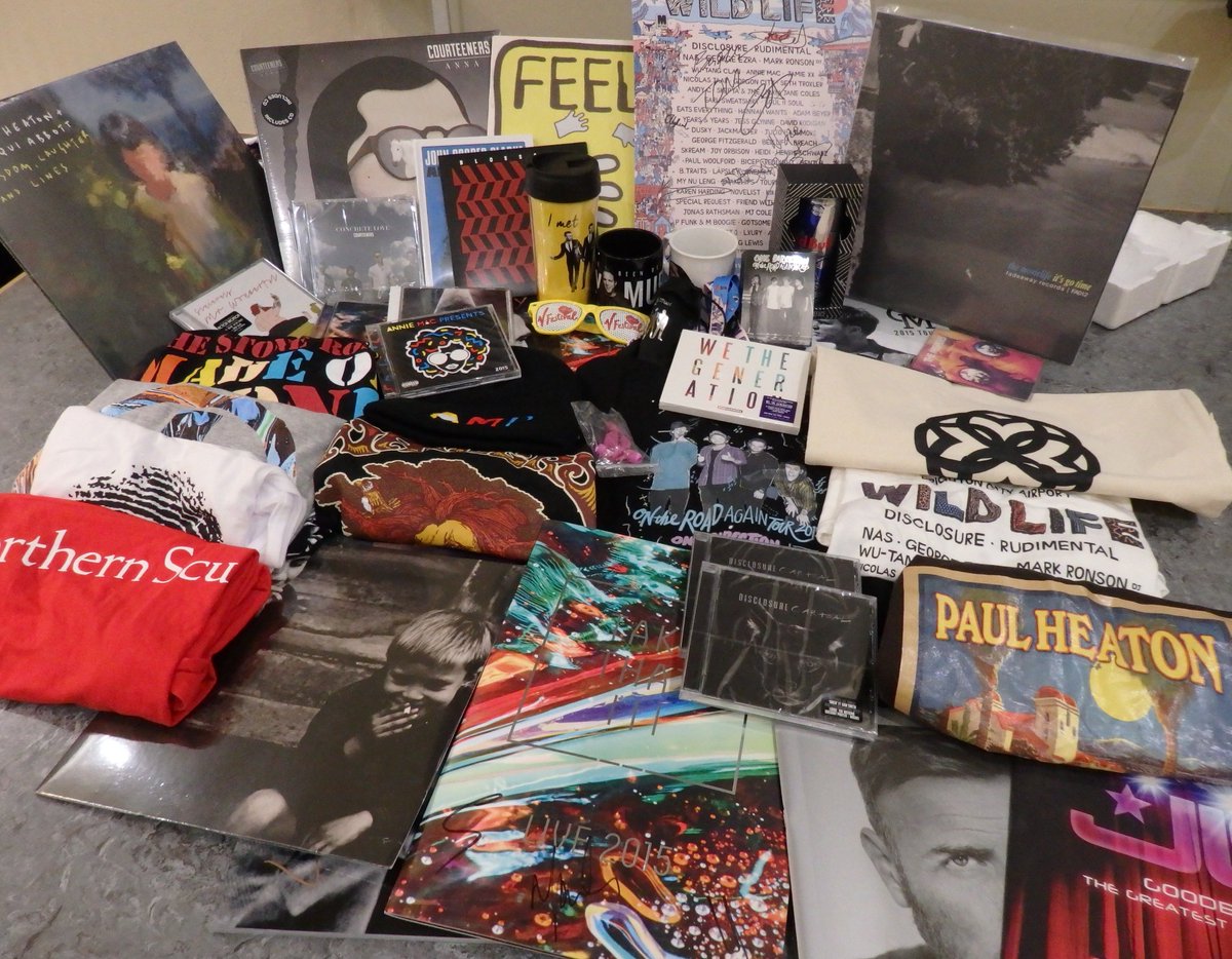 gigsandtours's tweet image. #WIN//OUR HUGE XMAS GIVEAWAY! WIN THIS &amp;amp; MORE! 
RT &amp;amp; FOLLOW B4 21/12/15 
Prize list &amp;amp; terms: gigst.rs/XmasComp15