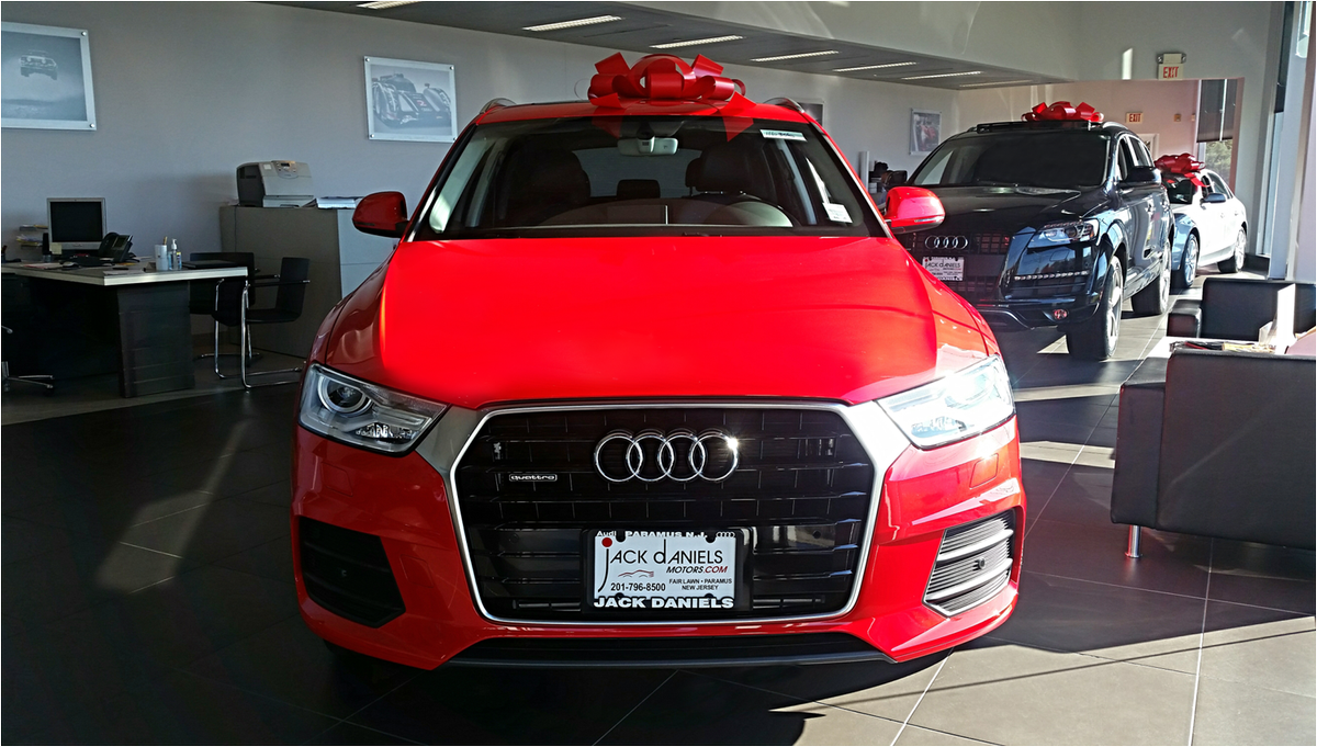 JackDanielsAuto's tweet photo. Treat yourself to an #Audi this #HolidaySeason #JackDanielsAuto
#AudiQ3 @QuattroDaily @audizine @audidriven https://t.co/ZYaiixIep0