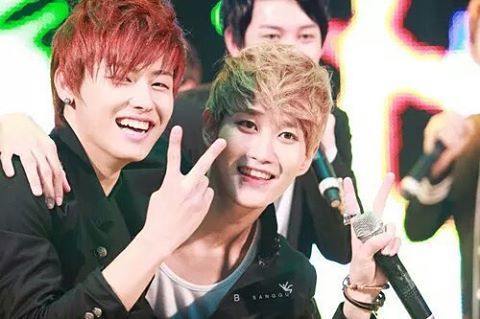 Happy bday bbomb hyung lee minhyuk hyung tukang pamer dimple hyung sok ganteng hyung wkwk 