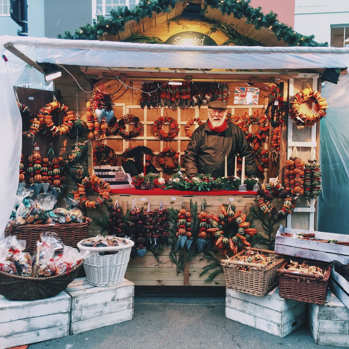 honestlydate's tweet photo. Popped out to grab some food and have a little look at Oxford's Christmas Market on Board Street… #CHRISTMAS https://t.co/XfRjlbBjhK