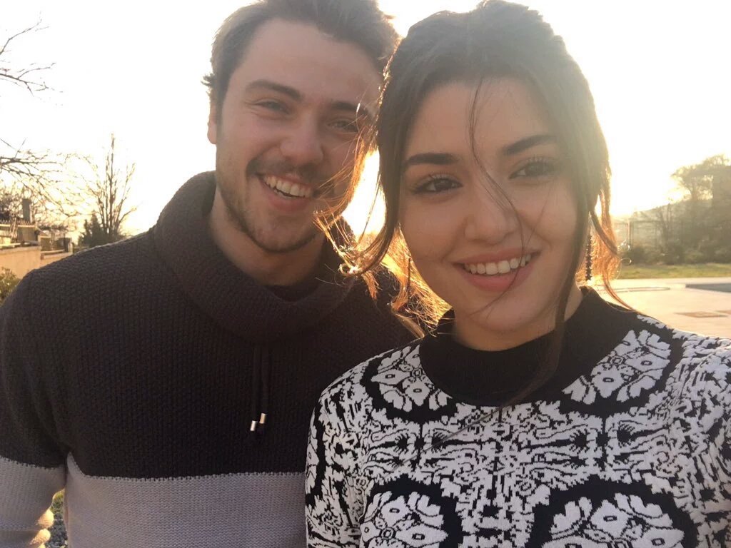 SelinY_gk_'s tweet photo. Bu akşam hayallerimizi süslerken bize eşlik eder misiniz ? 💟 Kanal D'de buluşalım 😘 #Hoşçakal @AliMertoglu_gk_ https://t.co/UyAQVJVBhm