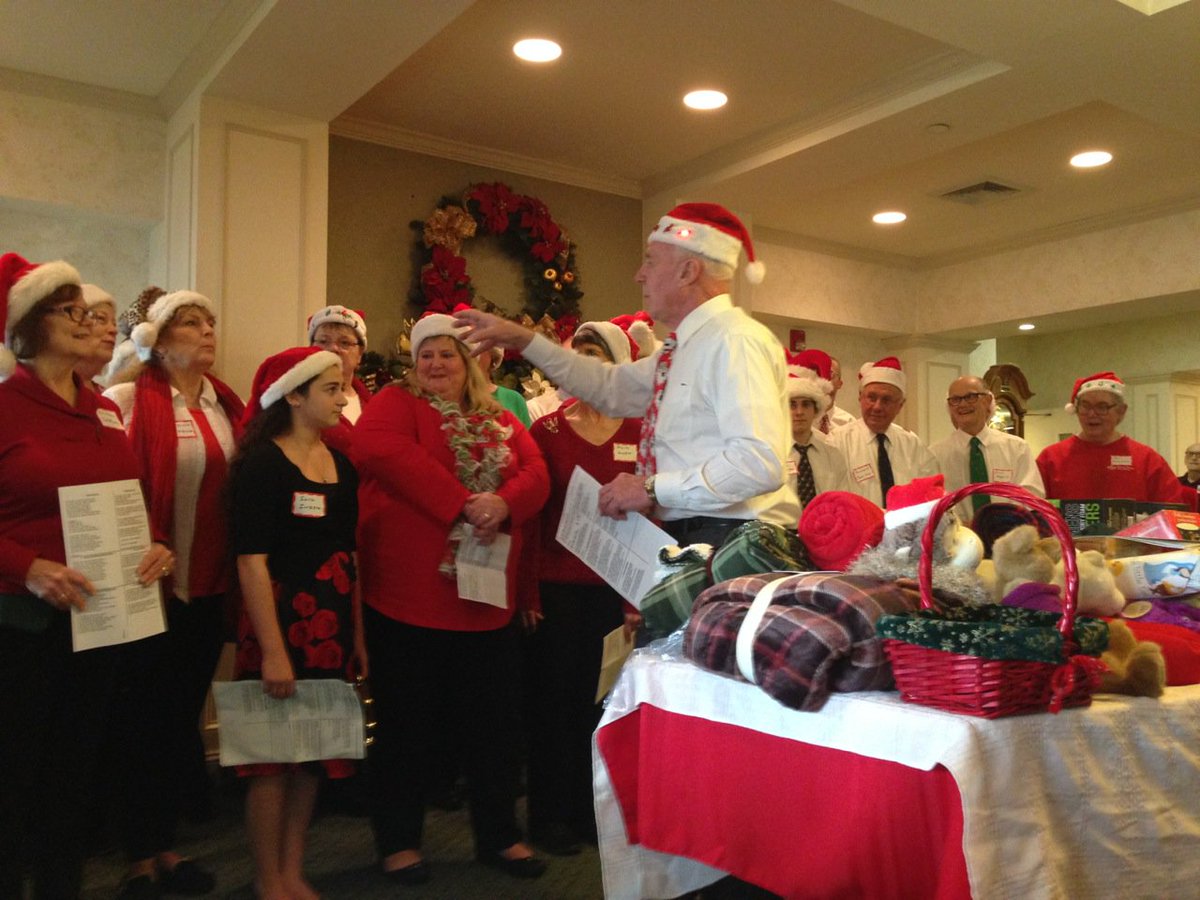 gardens_ct's tweet photo. Had a great visit from @handydandyhandy on Friday. Thank you to #PeterBrady and his group of elves! https://t.co/BlNa7oO9wT