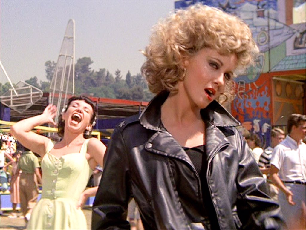 QuarterLife_Web's tweet photo. Woman abandons all her standards to win back a horny teenager with greasy hair. #ExplainAFilmPlotBadly https://t.co/C1QiQrqbCY