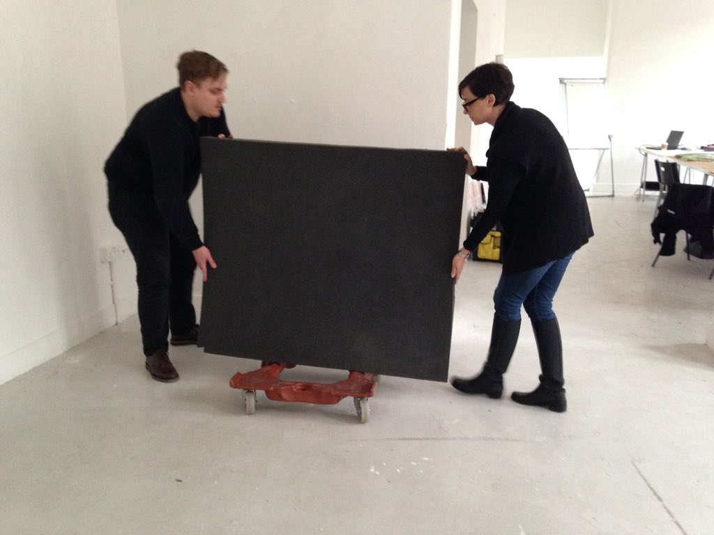 UniRdg_ArtCol's tweet photo. best practice for moving outsized and heavy artworks @ChelseaUAL https://t.co/vBqdePVNU6