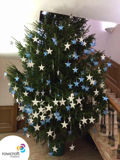 RowcroftHospice's tweet photo. Thanks @MarldonXmasTree for our enormous Christmas tree! Our #LightUpALife stars are looking beautiful as always! https://t.co/pBEpNrrh2F
