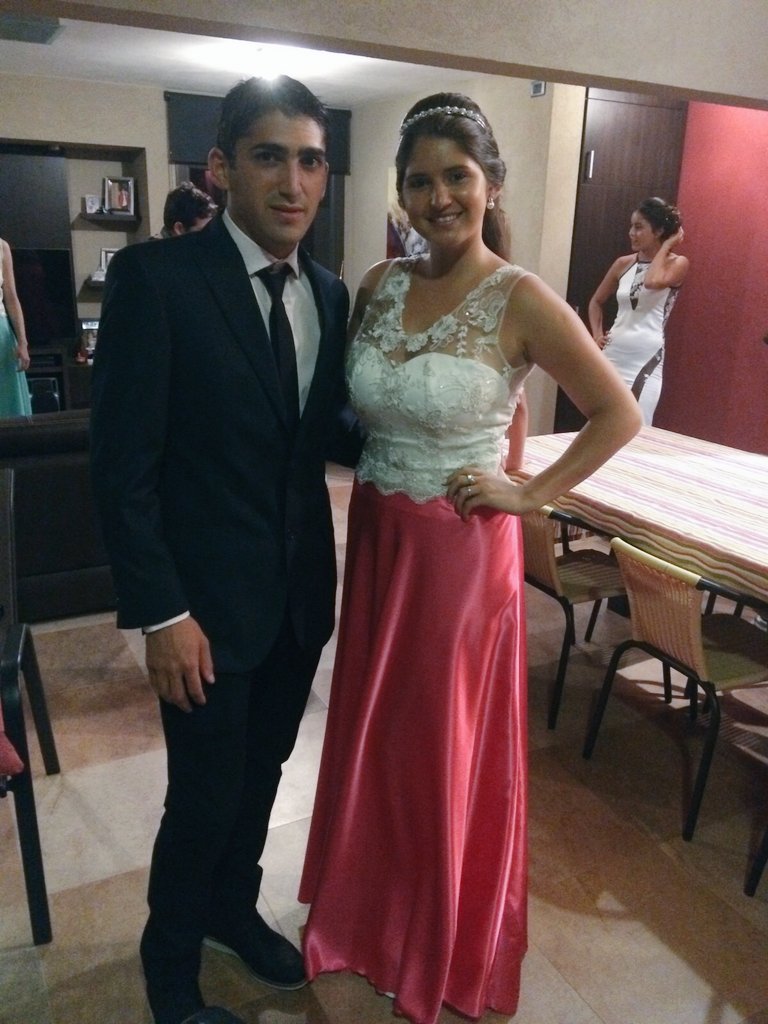 daipeyronel1's tweet photo. #NocheDeEgreso #Amigo 👏😊 @BrianSalde https://t.co/3bHKYgAXF7