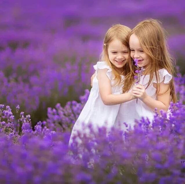 الواثقونے من الصداقة ﻻتربكهمے لحظات♥
الخصاام بل يبتسمونے عندما يفترقونے   ♥
 ﻻانهمے يعلمونے بأنهم سيعودونے قريبا ♥