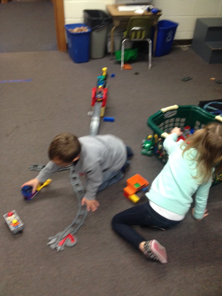 MooreKinder1981's tweet photo. Choice time #adventure #kindergarten #OOBSchools https://t.co/HfNrHxAXXk