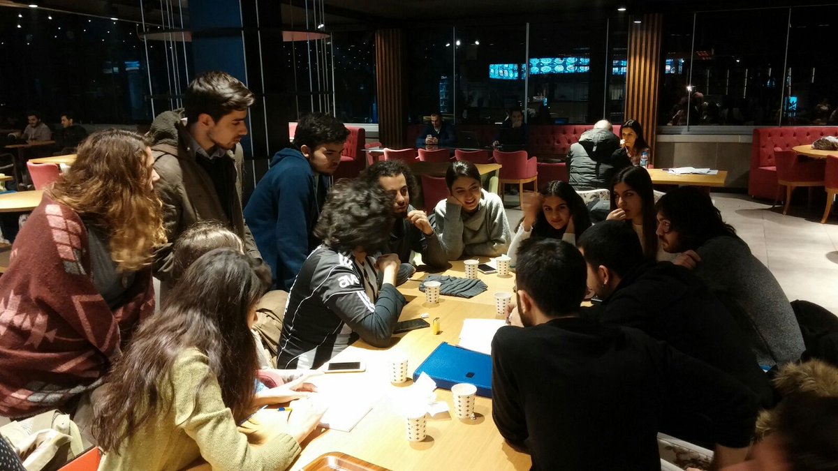 Kulübümüzün Jazz Fest ekibi güzel sohbetten sonra toplantısını yapıyor