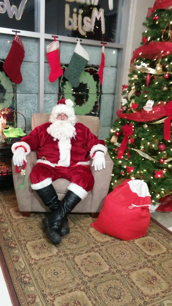 BFMThriftStore's tweet photo. #Christmas #Tree.Auction item- 9ft fully decorated. Bids start at $150, until 5pm Thurs Dec 17th. Call 902-461-2364 https://t.co/ALM6Pb4ins