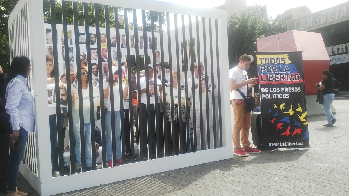 ReporteYa's tweet photo. #14D Foro Penal presente en Campaña Todo por la Libetad! Pza Brion.  #LibertadAntesDeNavidad https://t.co/8P01kLWceR - vía @porhumanidad