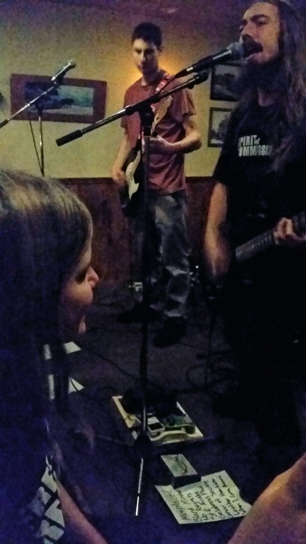 FreeRefills613's tweet photo. Her first rock show!! Yeah buddy! #Demoscoming #StayTuned https://t.co/EQphBVENoz