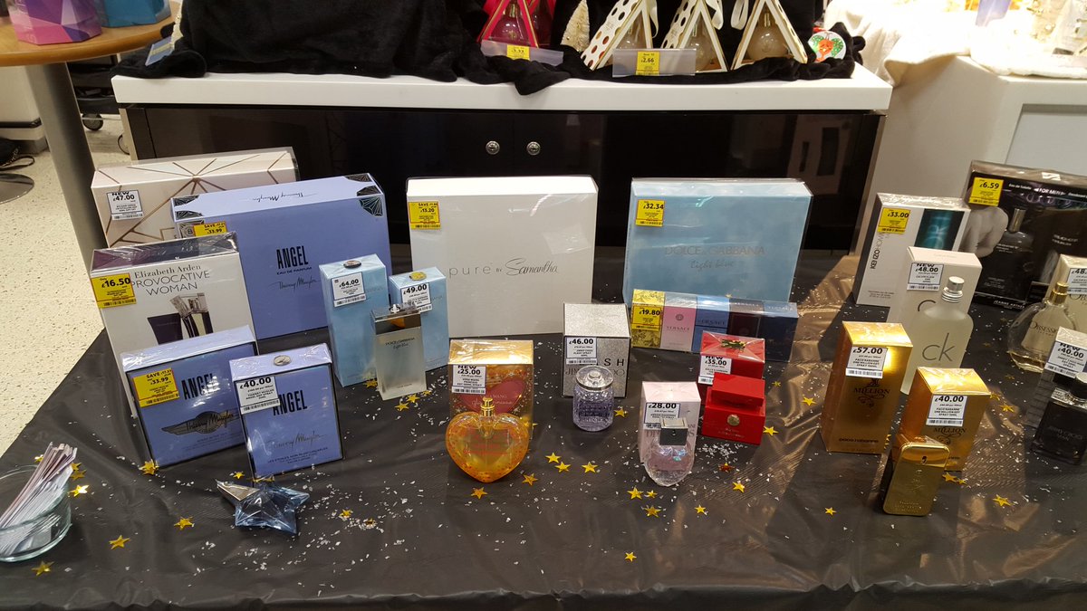 CornsJacqui's tweet photo. All prepared for our Xmas beauty event :) @BeautyWrldSkool @lisarowe28 https://t.co/7DJ2nRVgRK