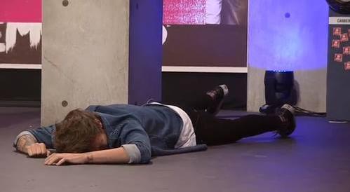 twonedallas's tweet photo. "Eles mudaram o single pelas fãs"
eu no momento: #1DHistory https://t.co/3Y6H3JRuDM