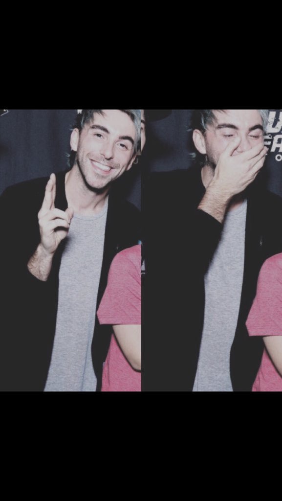 HAPPY BDAY ALEX GASKARTH. YOU\RE LIKE REALLY OLD  