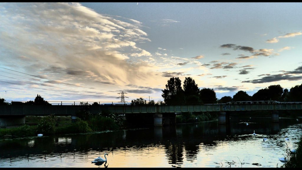 KAWimages's tweet photo. @dailyp @Hayleytakespics #dpCLOUDS #streetphotography https://t.co/HYaE1BHl7g