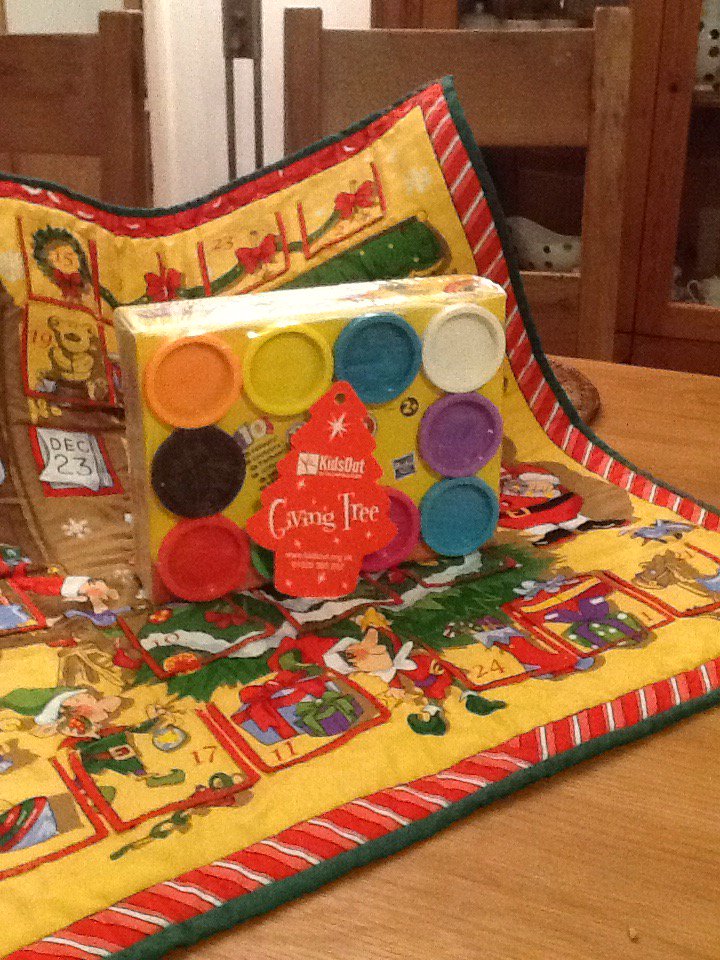 ricksmyth's tweet photo. It's wonderful #BeingSanta for a child in a refuge this year - who would get nothing. Thx @KidsOut #givingtree2015 https://t.co/ZXJQF8m9Uj