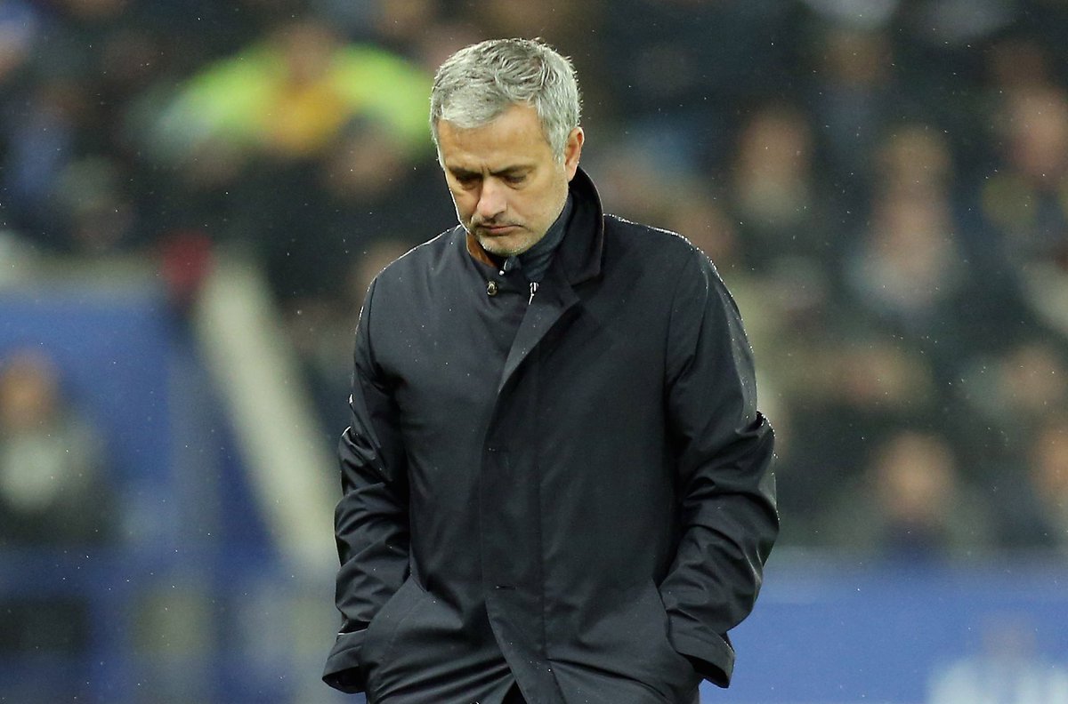 SportsCenter's tweet photo. Chelsea's position through 16 games:

2014: 1st
2015: 16th (1 point from relegation) https://t.co/5HccSenJYy