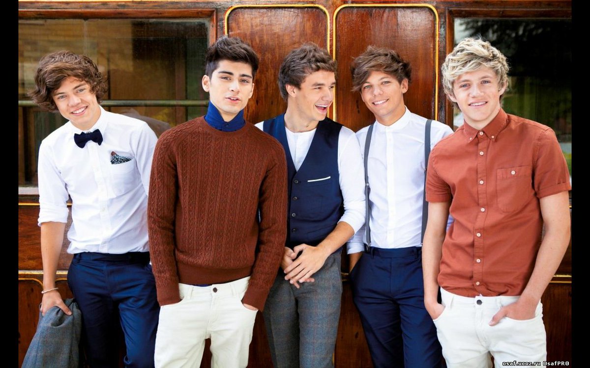 Мужская группа. Пять парней. Пятеро молодых людей. One direction 1080. Пятеро молодых людей.