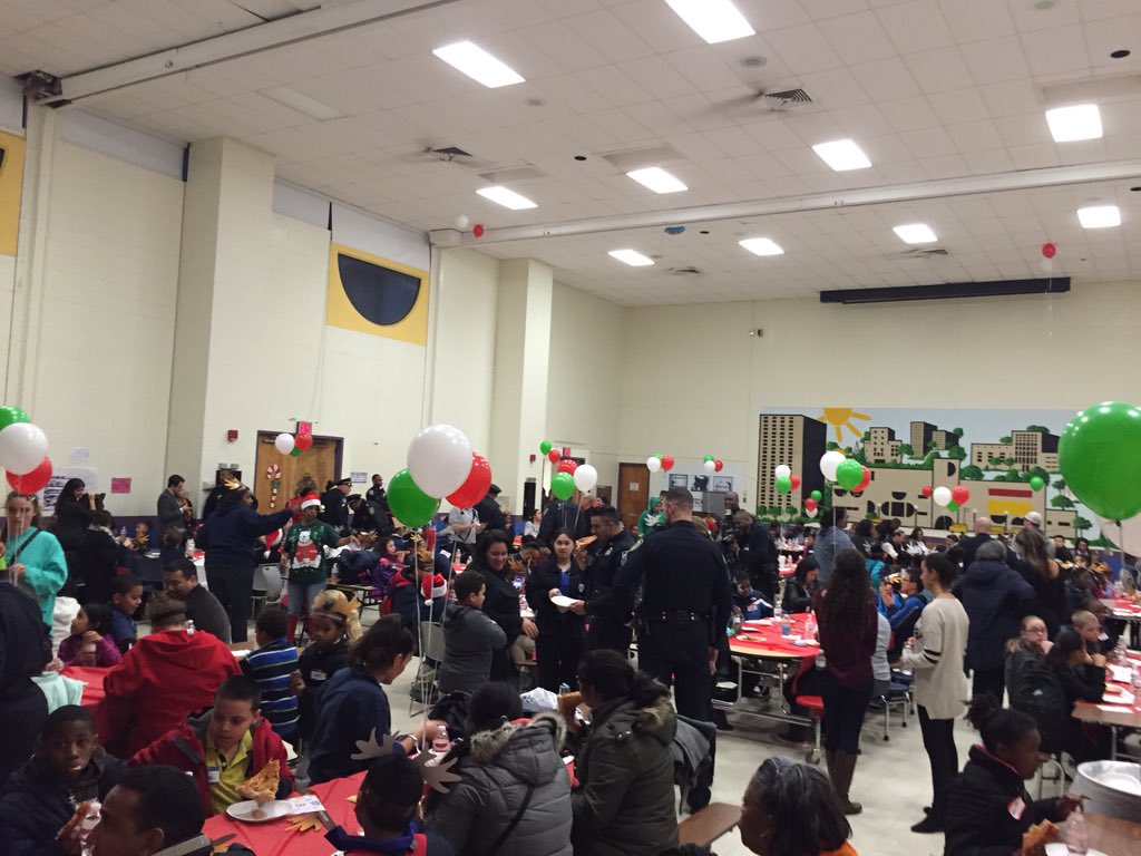 PaulMatthewsAP's tweet photo. Boston #HeroesAndHelpers Pizza Kick-off! Great Team effort to make an amazing event! #G497 @PetzoldAshley @odarango https://t.co/UuirbhlvVc