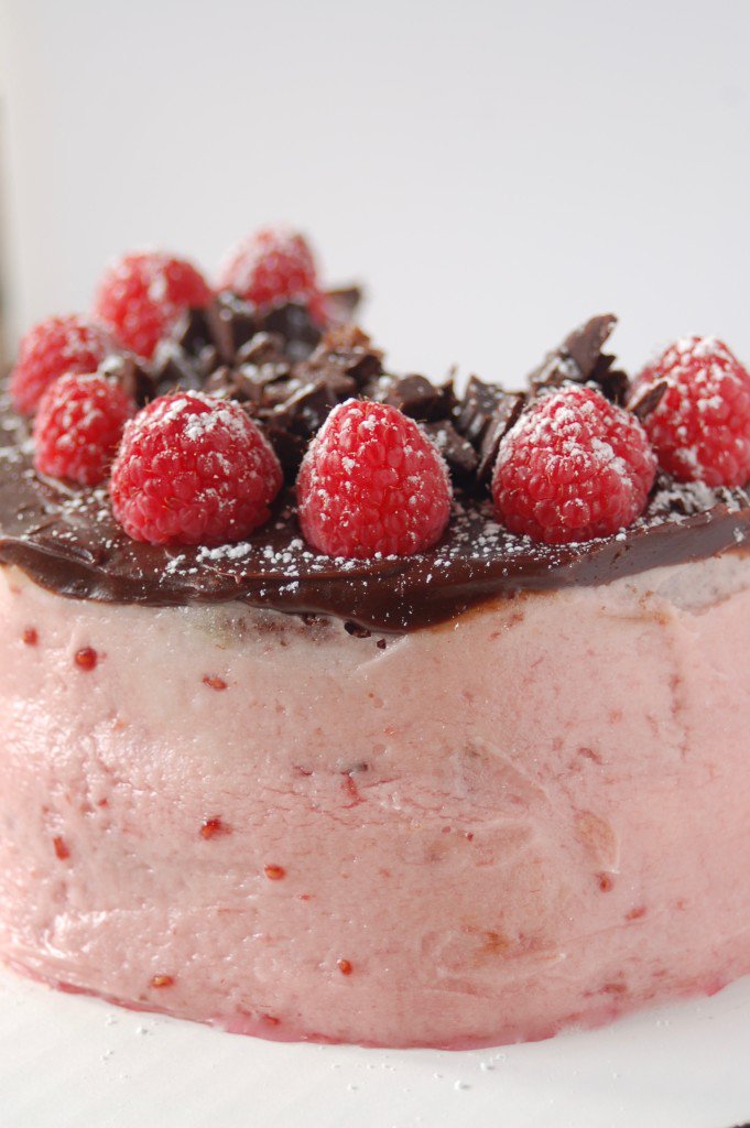 This #chocolate raspberry #cake is perfect for the #Christmas season! #food #christmasbaking wp.me/p5GUtH-gQ