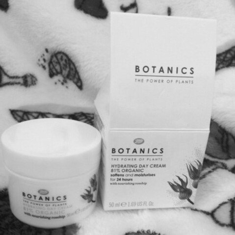TheKandilion's tweet photo. my #botanicsorganics moisturizer is amazing compliments of #influentster Im pleased with the results https://t.co/qi48MwniAJ