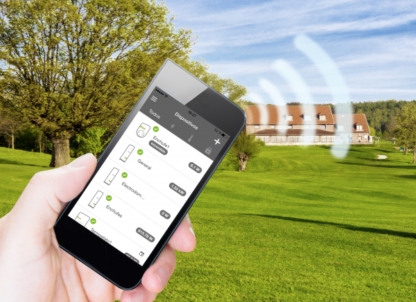 christiandve's tweet image. Cómo controlar vía #app o web la calefacción, electricidad y seguridad de la casa bit.ly/1O3DMci #domótica