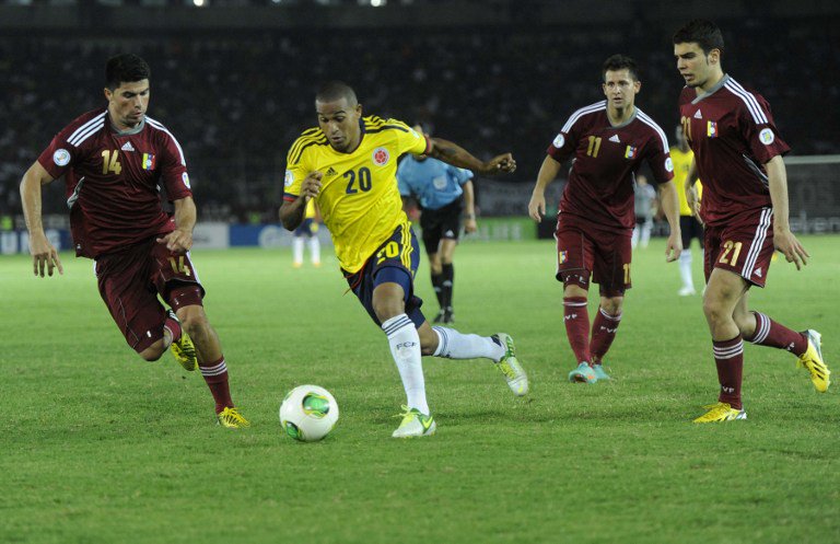 biobiodeportes's tweet photo. Agente de Macnelly Torres reconoció interés de Colo Colo por el volante https://t.co/8kgo9LMbhV https://t.co/wKQkbQTrmw