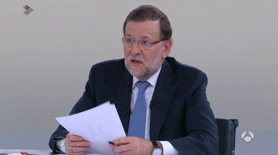 A3Noticias's tweet photo. Mariano Rajoy: "Ustedes dejaron todo en ruinas" #CaraACaraA3N https://t.co/v3zr7lndtB