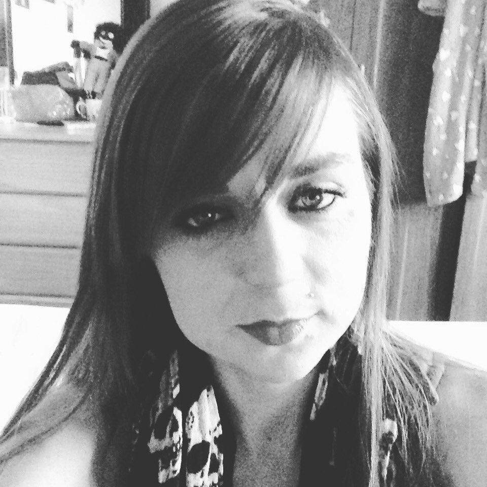 weevonb's tweet photo. Wee selfie #Selfie #FilterOrTen #BlackNWhite #BoldLips #HairExtensions #LushiousLocks https://t.co/MgXgVyRGpt