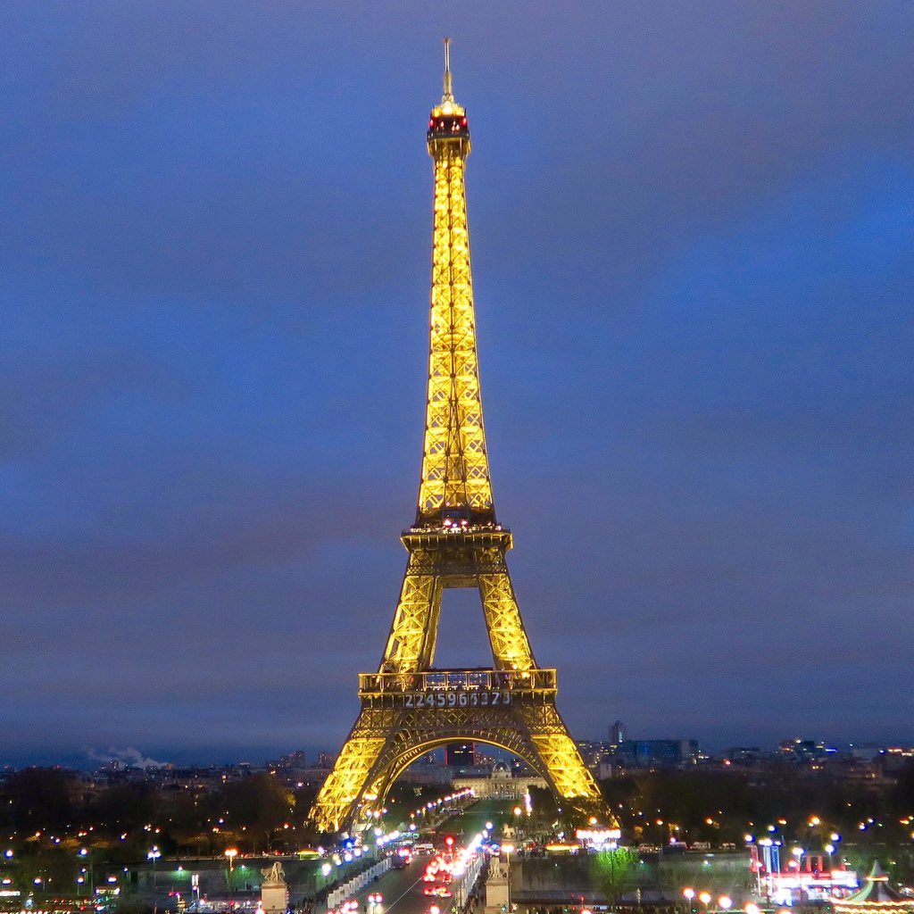 shirinsaluja's tweet image. Eiffel you stunner you! Can&apos;t stop staring at you! #EiffelTower #EiffelAtNight #Paris 🇫🇷🌛