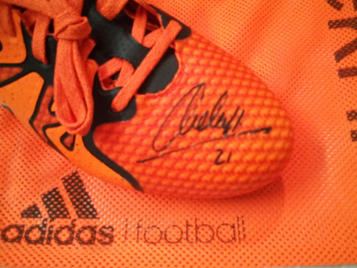 PrtkNavghare's tweet photo. Finally received the boots today. Autographed 👏
Absolutely loved them.
Thank you so much for the gift! @AnderHerrera https://t.co/tcIKNgmbWW