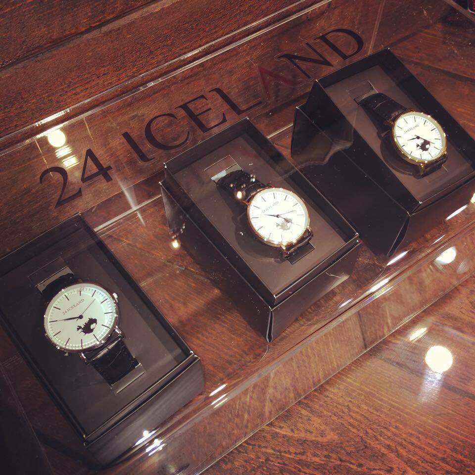 Gef einhverjum heppnum úr frá mér á twitter að eigin vali. RT(retweet) dreg út  á föst.  24iceland.is