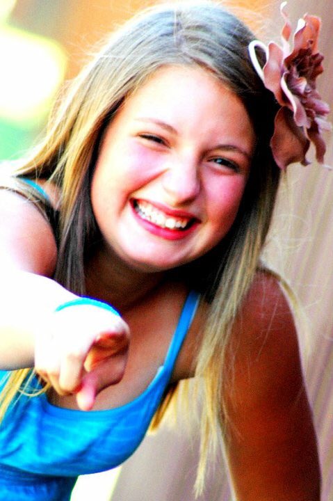 rileyhowelll tweet picture